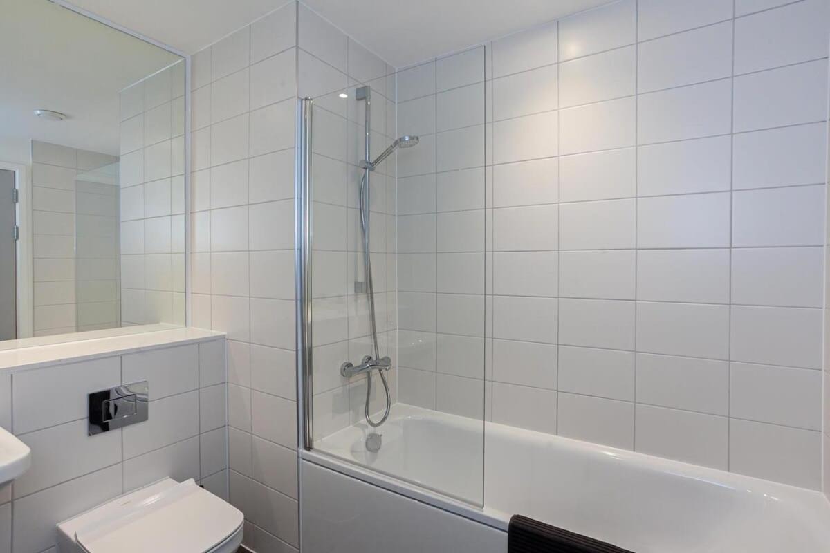 Spacious 2 Bed Apartment In Central Манчестър Екстериор снимка