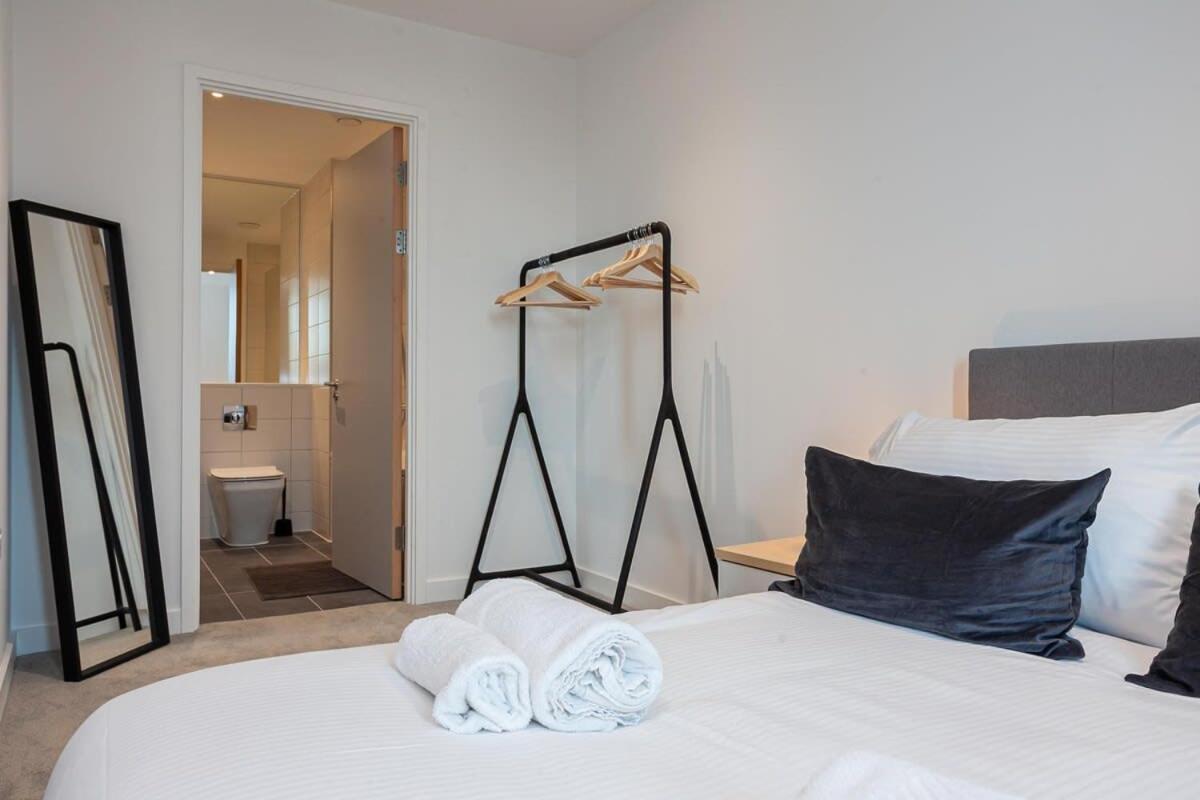 Spacious 2 Bed Apartment In Central Манчестър Екстериор снимка