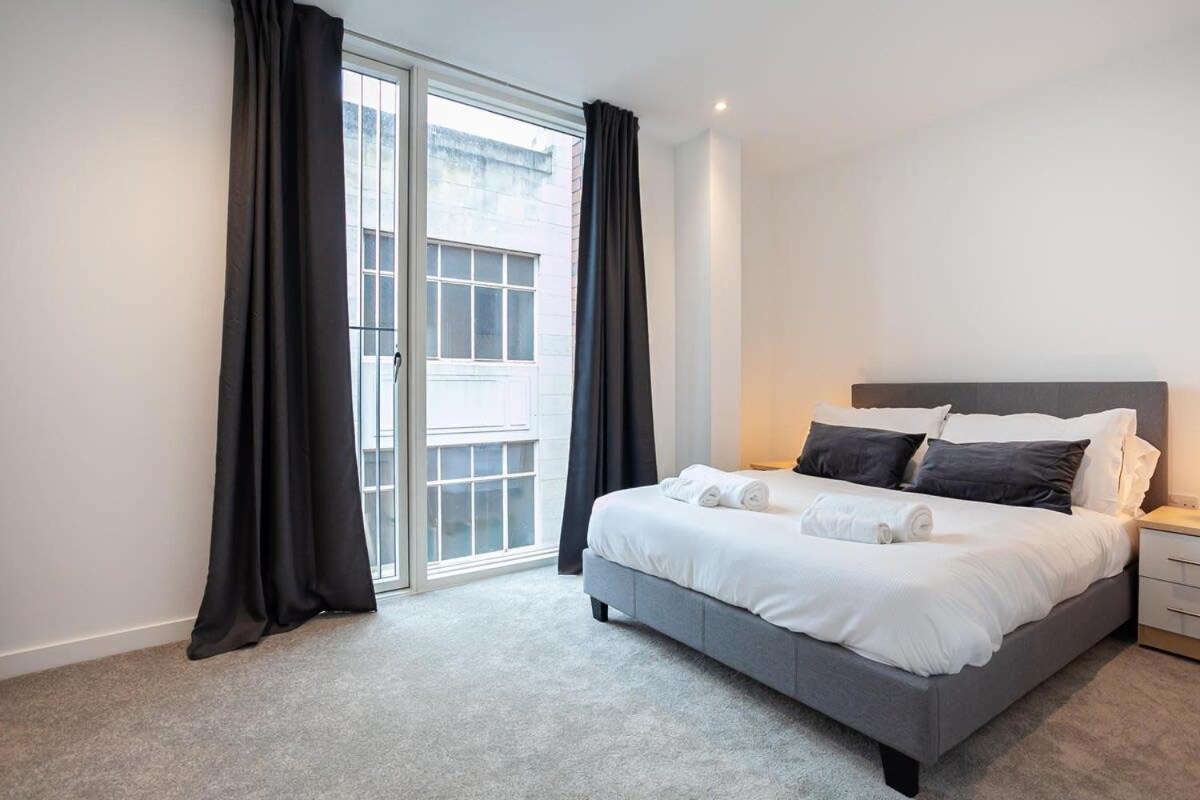 Spacious 2 Bed Apartment In Central Манчестър Екстериор снимка
